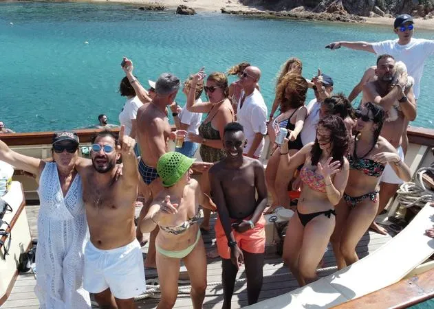 Escursione di gruppo in barca d'epoca da Palau