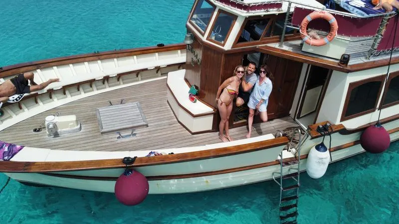 Escursione di gruppo in barca d'epoca da Palau