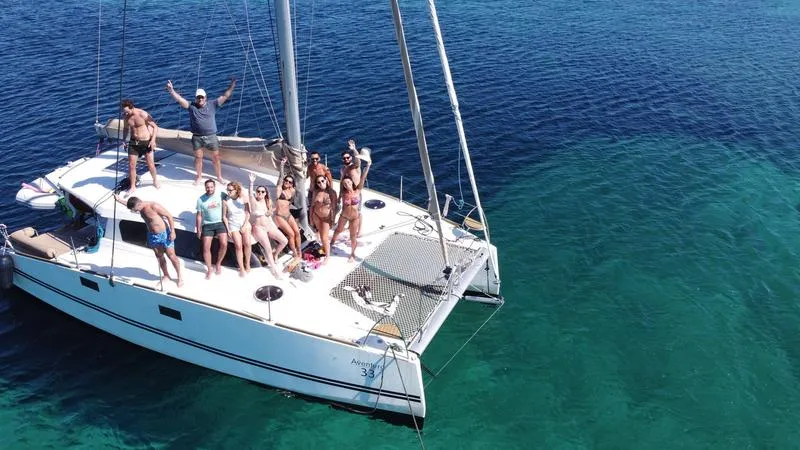 Escursione in catamarano all'Asinara con soste bagno e pranzo a bordo
