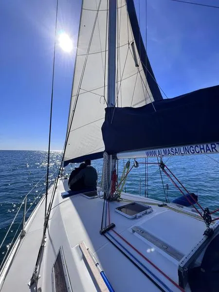 Gita in barca a vela condivisa nel Golfo degli Angeli dal porto di Cagliari