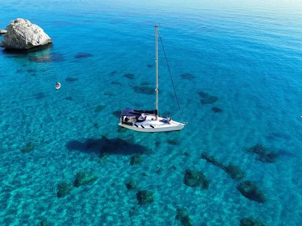 Gita in barca a vela condivisa nel Golfo degli Angeli dal porto di Cagliari