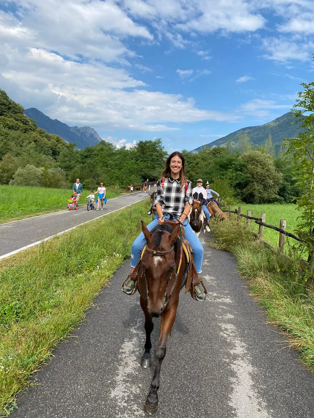 Passeggiata a Cavallo nelle montagne sopra Lecco