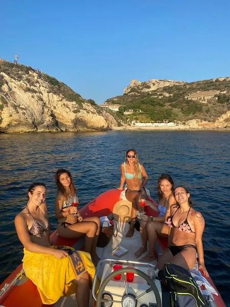 Aperitivo in barca al tramonto alla Sella del Diavolo a Cagliari