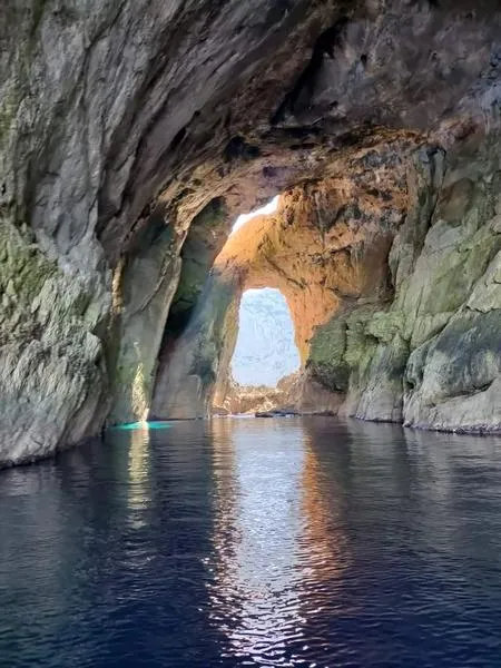 Mezza giornata in gommone nel parco naturale di Porto Conte con aperitivo