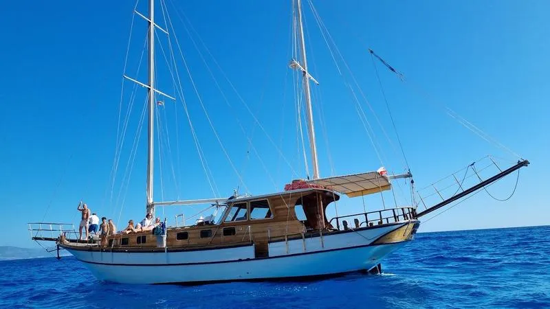 Escursione in barca a vela con pranzo nel Golfo dell'Ogliastra da Arbatax