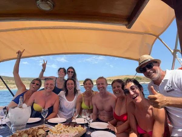 Escursione in gozzo in legno con pranzo a bordo all'Asinara