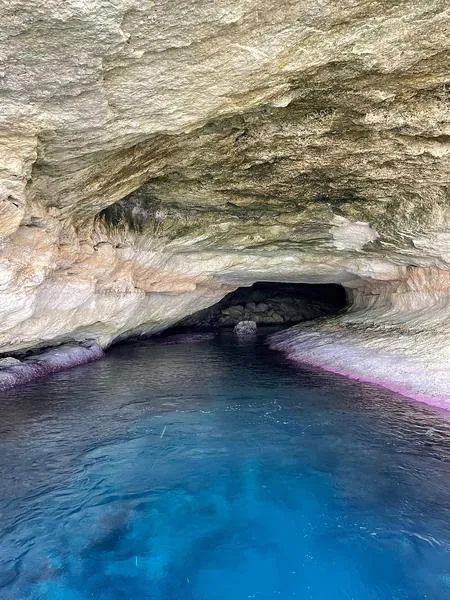 Giornata in barca di gruppo a Lampedusa con pranzo a bordo
