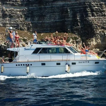 Tour in barca di gruppo giornaliero a Lampedusa con pranzo a bordo
