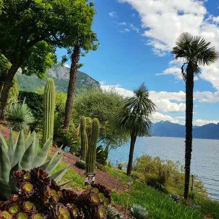 Ingresso ai giardini botanici di Villa Cipressi a Varenna