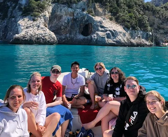 Giornata in gommone da Cala Goloritzè con visita alla Grotta del Fico