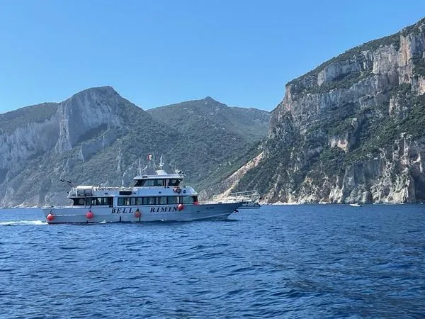 Escursione in motonave lungo la costa di Baunei da Santa Maria Navarrese