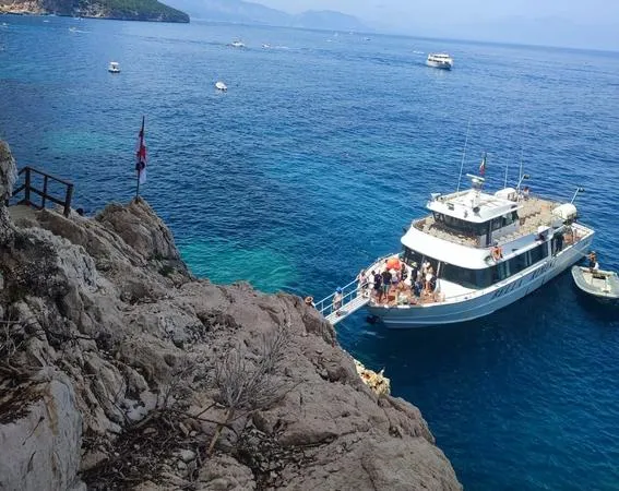 Escursione in motonave lungo la costa di Baunei da Santa Maria Navarrese