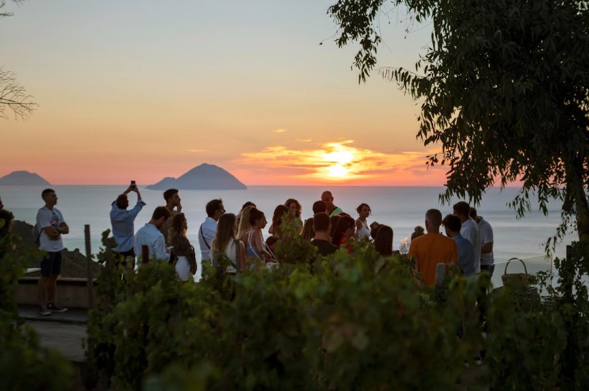 Le 9 esperienze da fare alle Isole Eolie in vacanza nel 2025