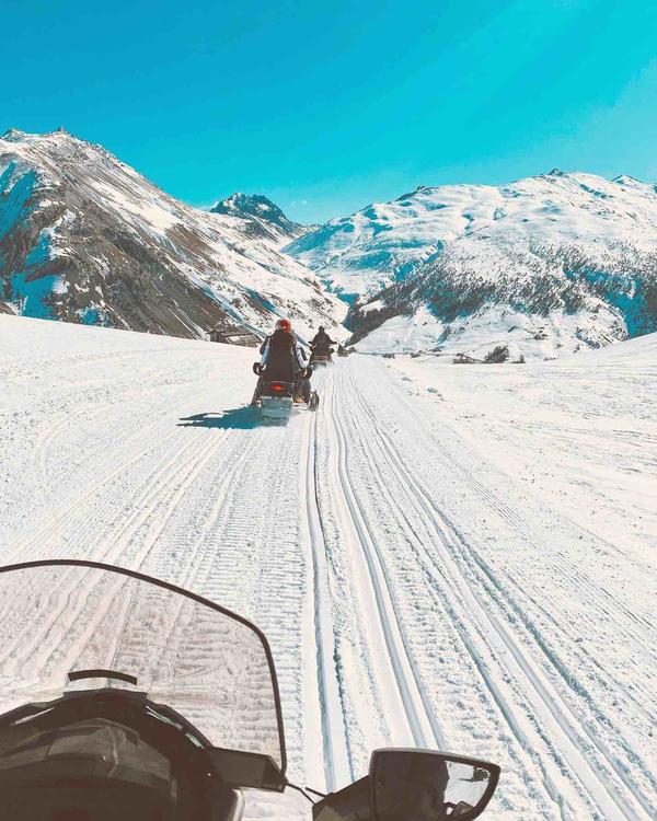 Le 4 migliori escursioni in motoslitta a Livigno